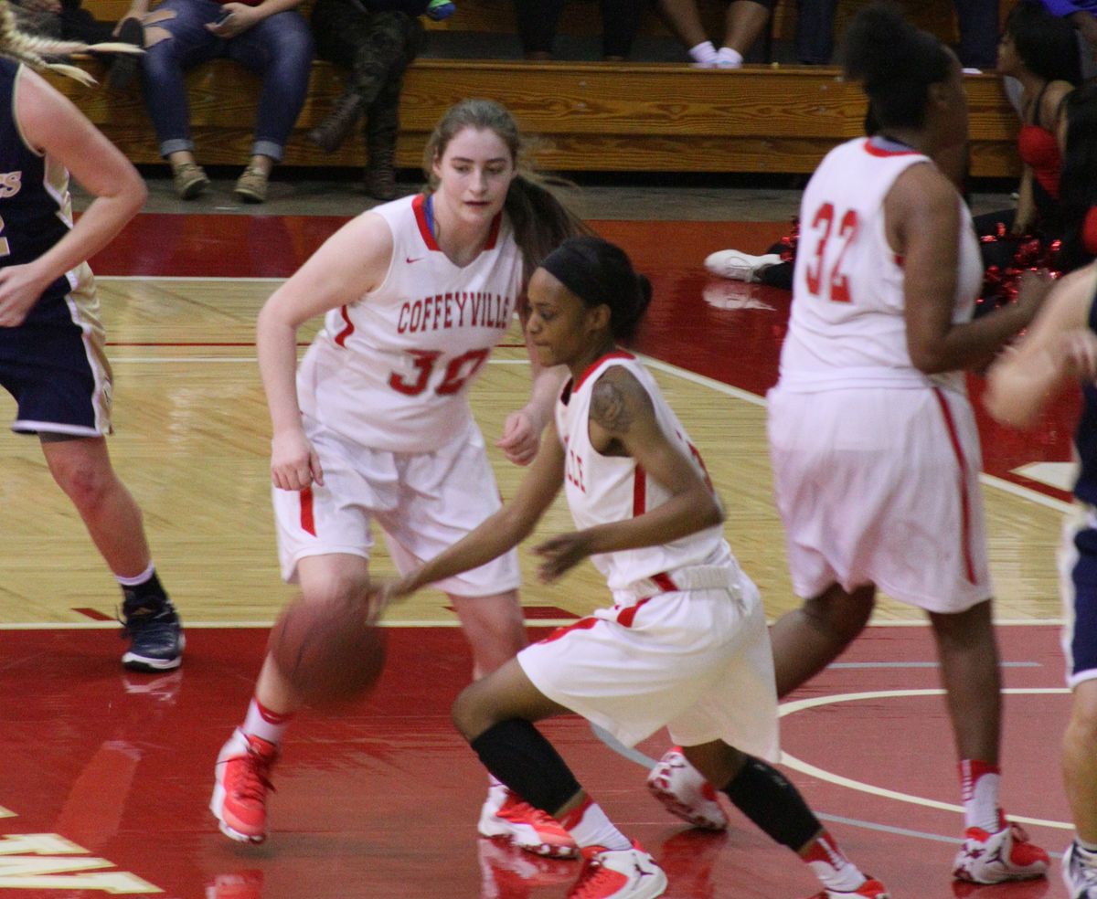 Four Red Ravens Score in Double Figures, Women's Basketball Defeat Dodge City 87-69