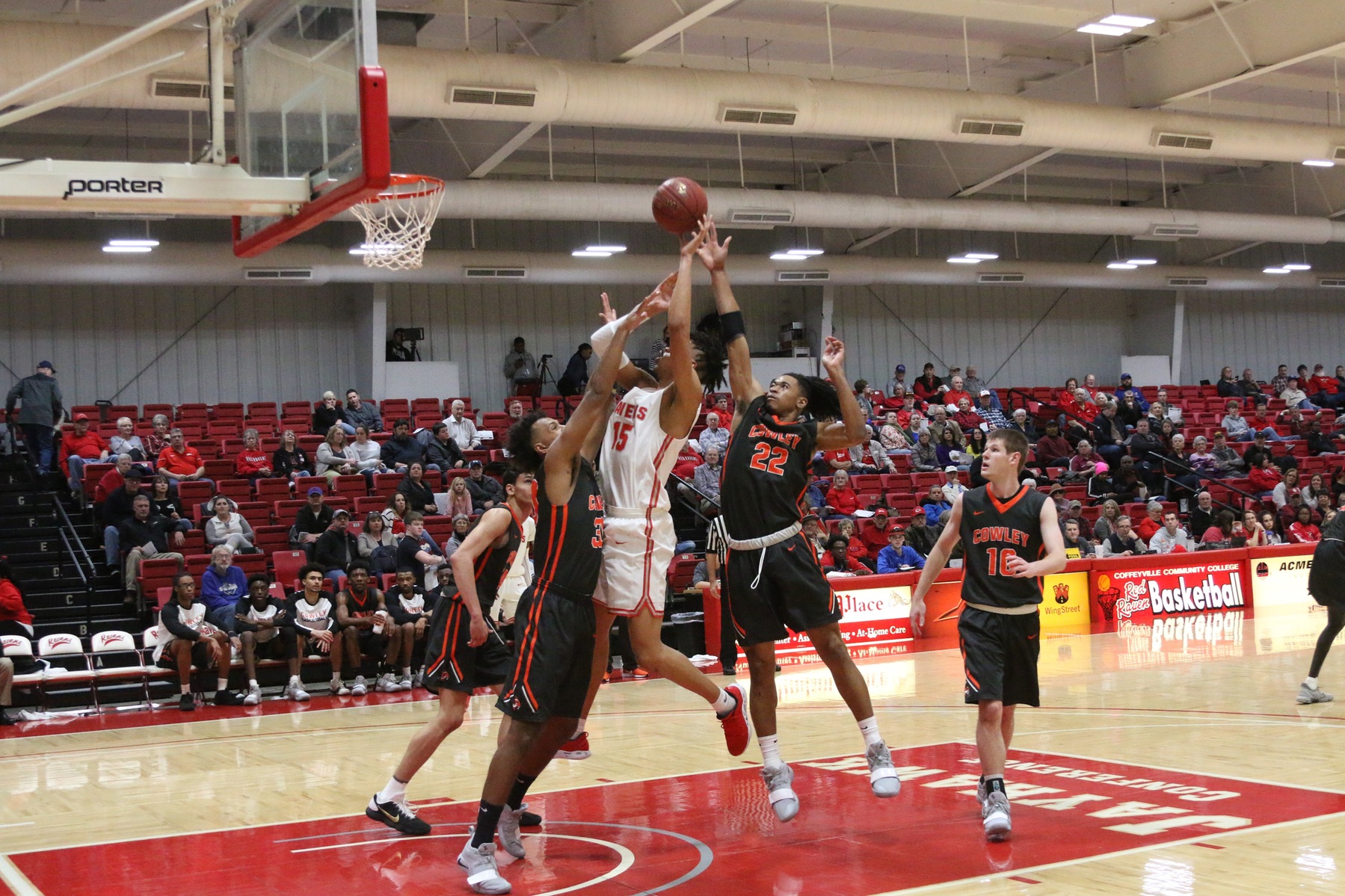#3 Coffeyville Clinches KJCCC East Title; Extends Win Streak to 11