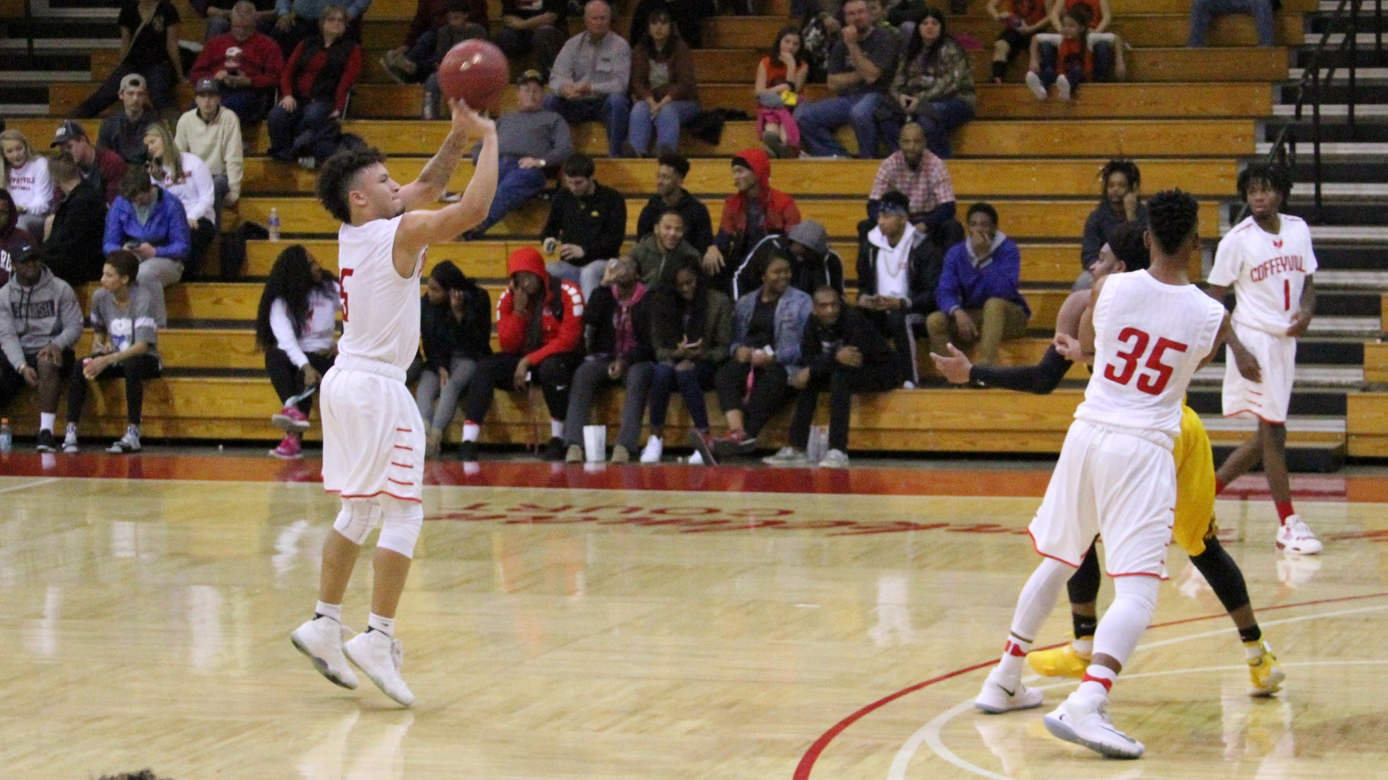 Six Red Ravens Score in Double Figures, Men's Basketball Defeats Cowley 95-77